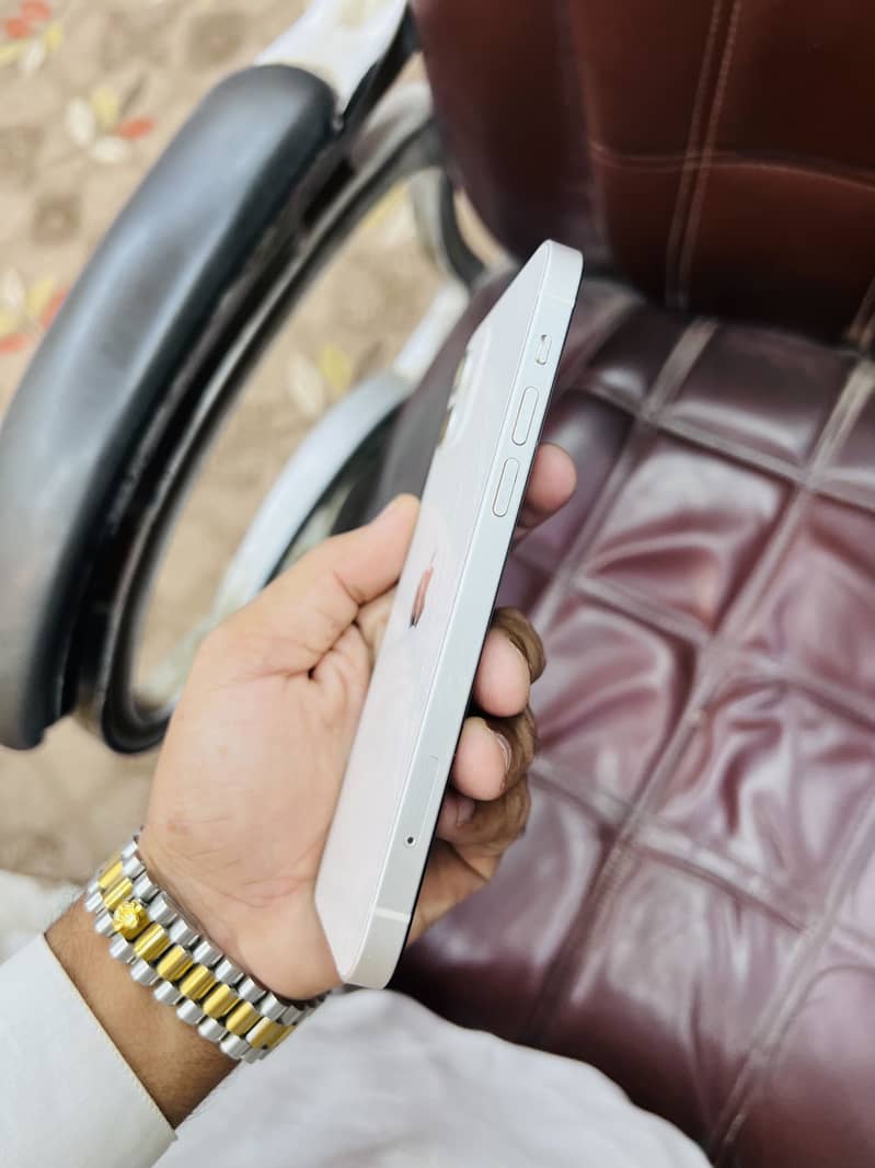 Apple iPhone 12 6