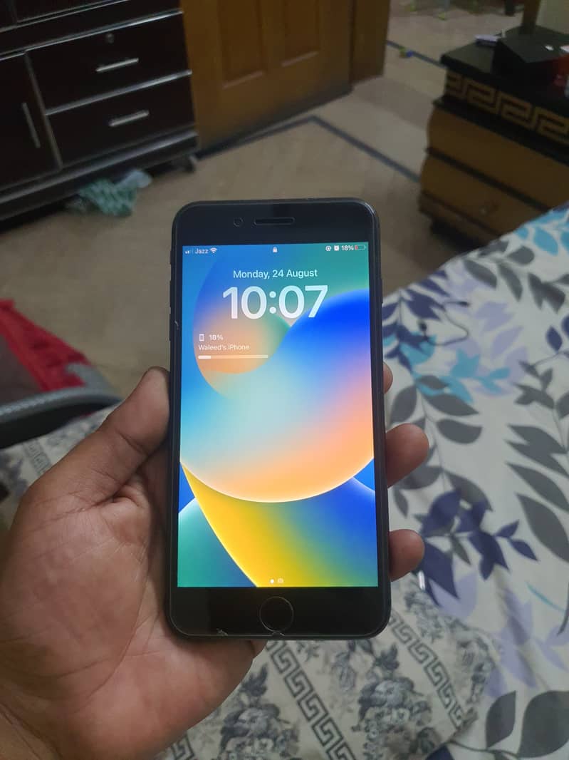 Apple iPhone 8 Plus 1