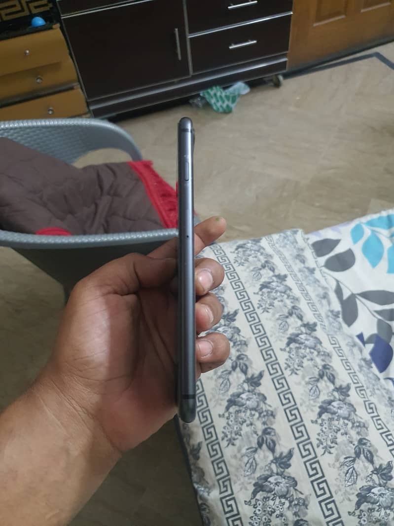 Apple iPhone 8 Plus 3