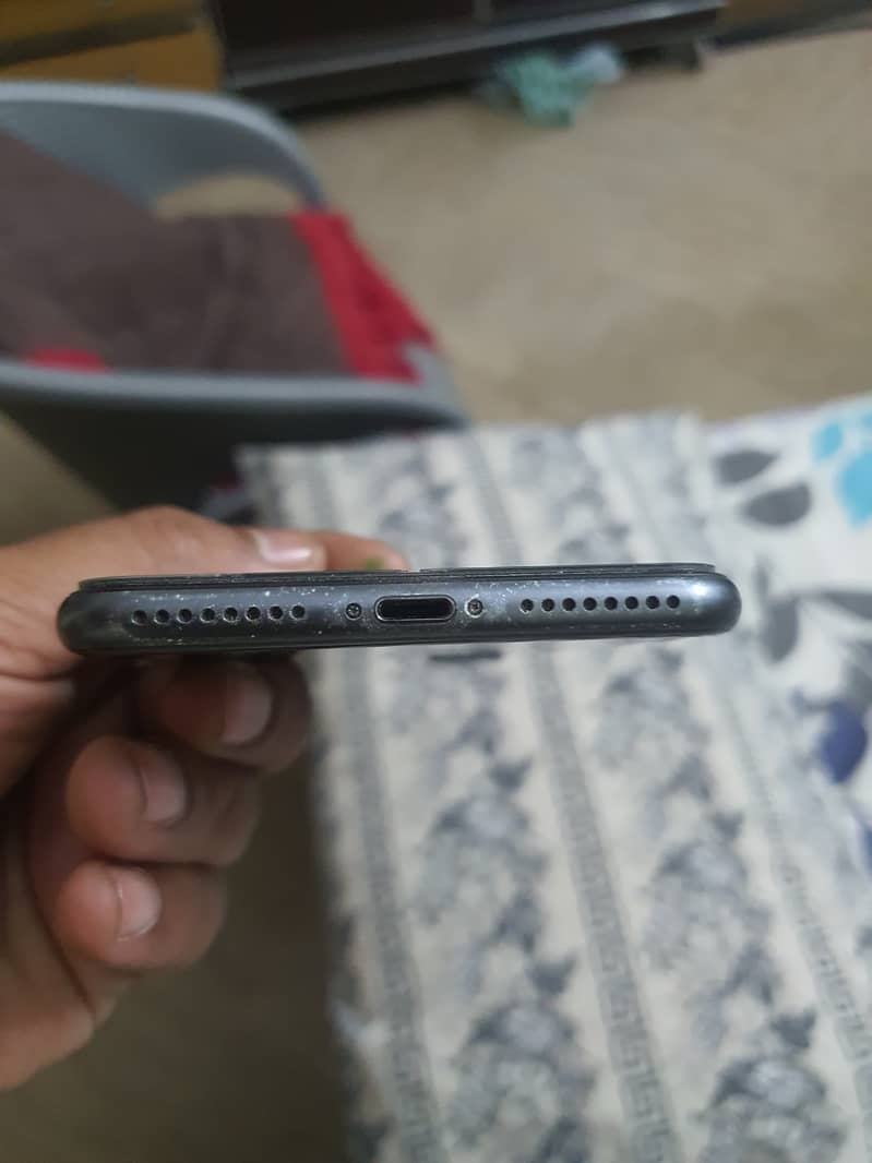 Apple iPhone 8 Plus 4
