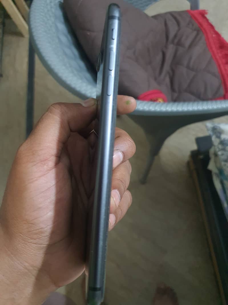 Apple iPhone 8 Plus 6