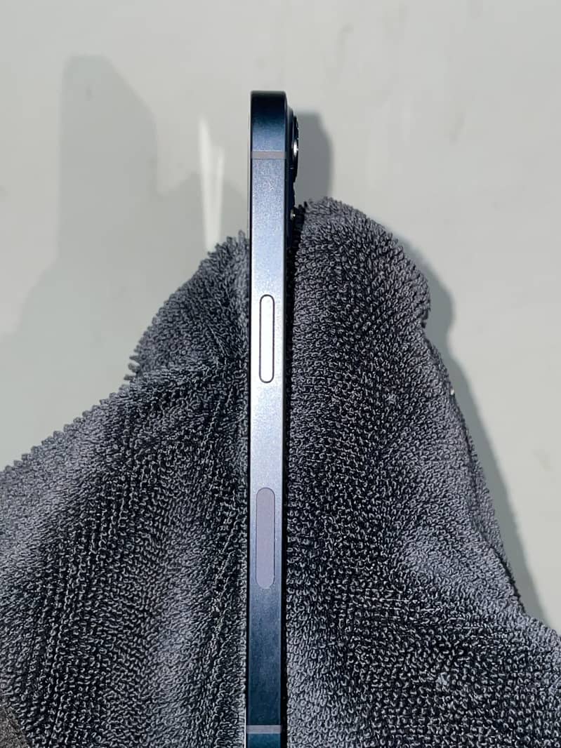 iPhone 13 1