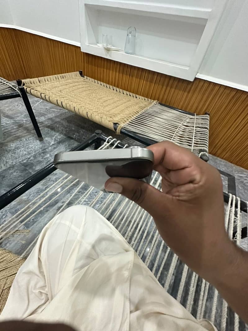 Apple iPhone 15 Pro Max 4