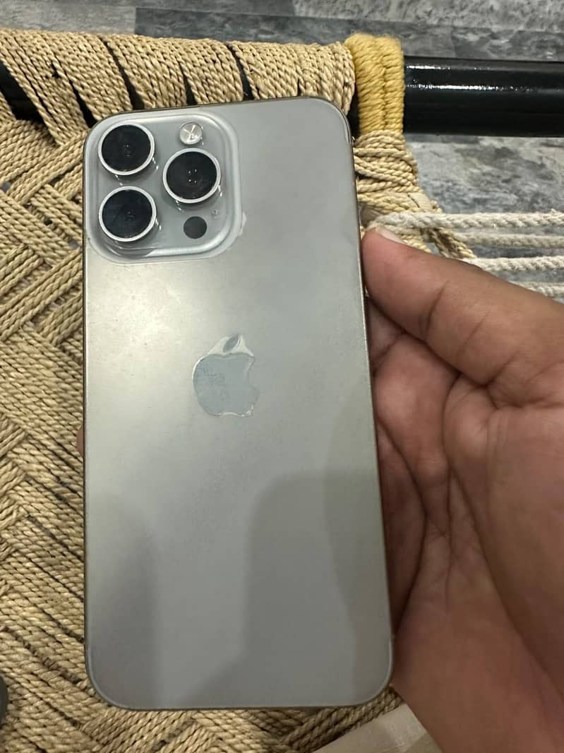 Apple iPhone 15 Pro Max 7