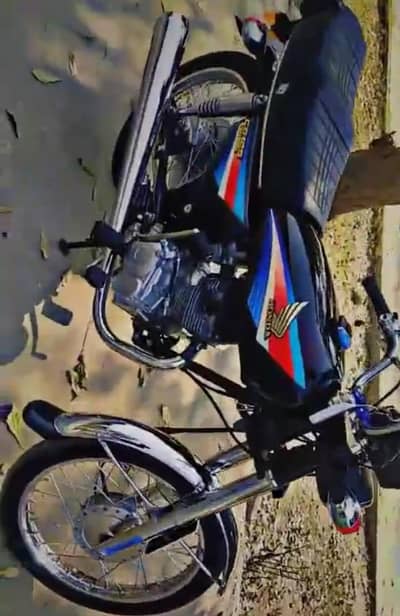 call WhatsApp 03264311908 Honda bike 125 cc urgent for sale
