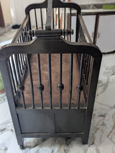 baby cot
