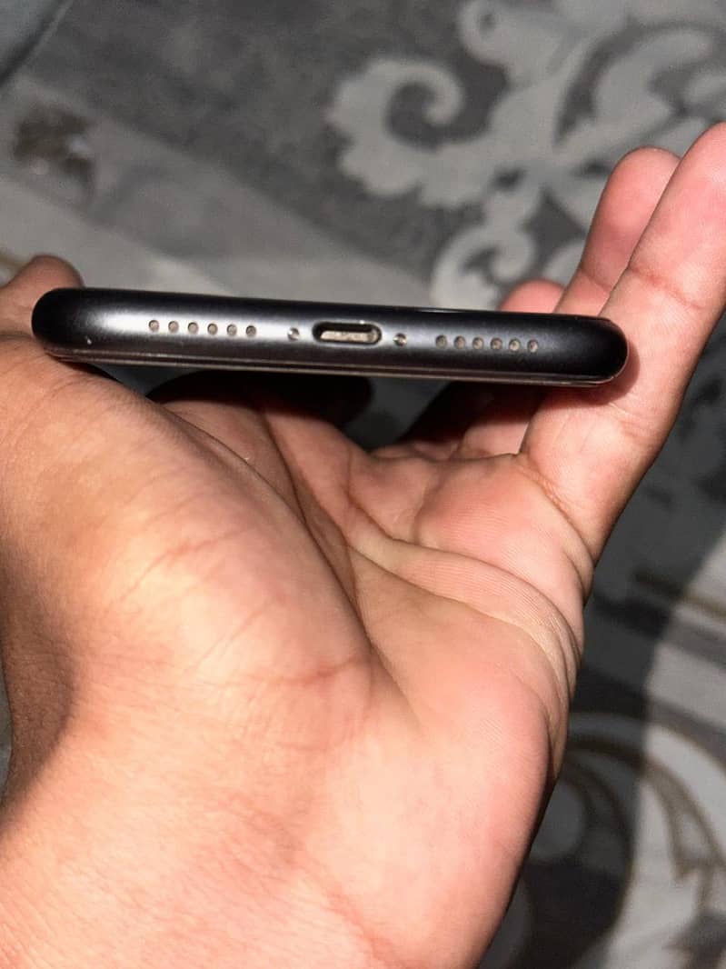 Apple iPhone 11 3