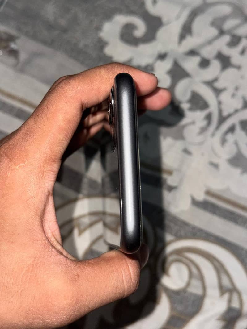 Apple iPhone 11 4