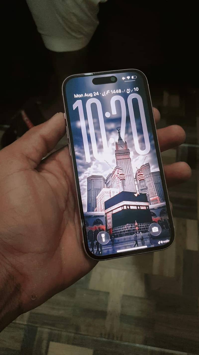 Apple iPhone 15 4