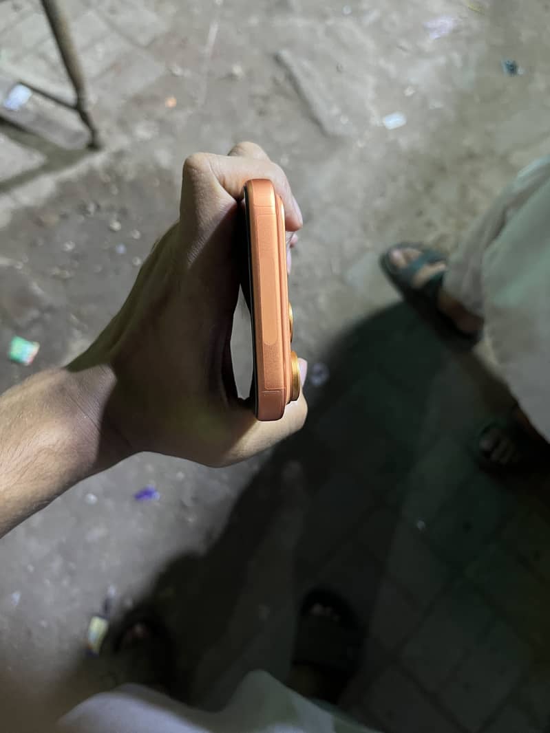 Apple iPhone 17 Pro Max 4