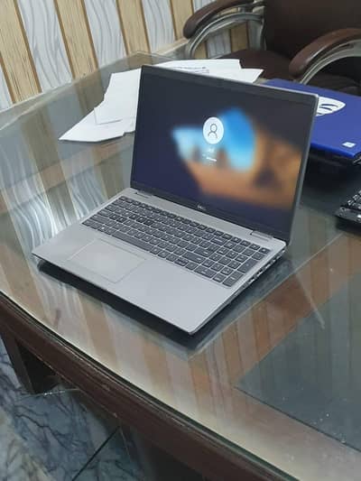 Dell latitude 3570 | i7 12th gen | 16gb ram ddr5 | 256nvme | 4gb ddr6