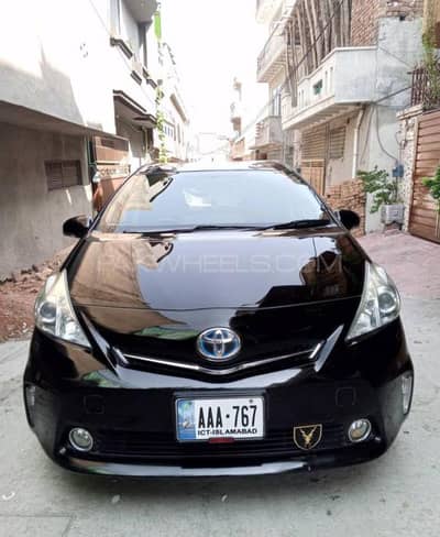 Toyota Prius Alpha 2012