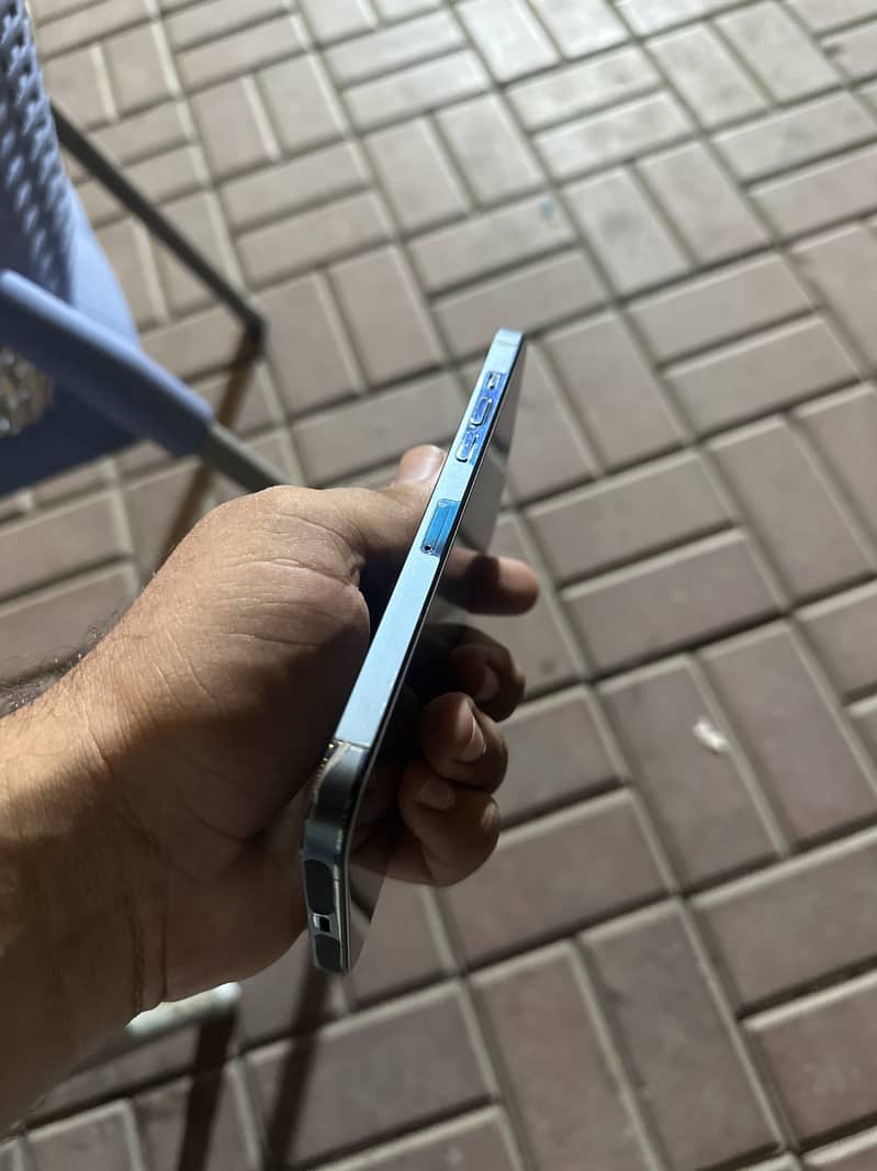 Apple iPhone 12 Pro Max 4