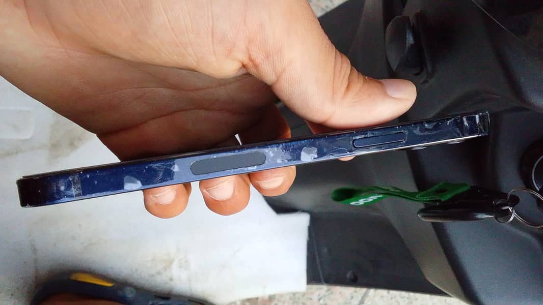 Apple iPhone 12 3