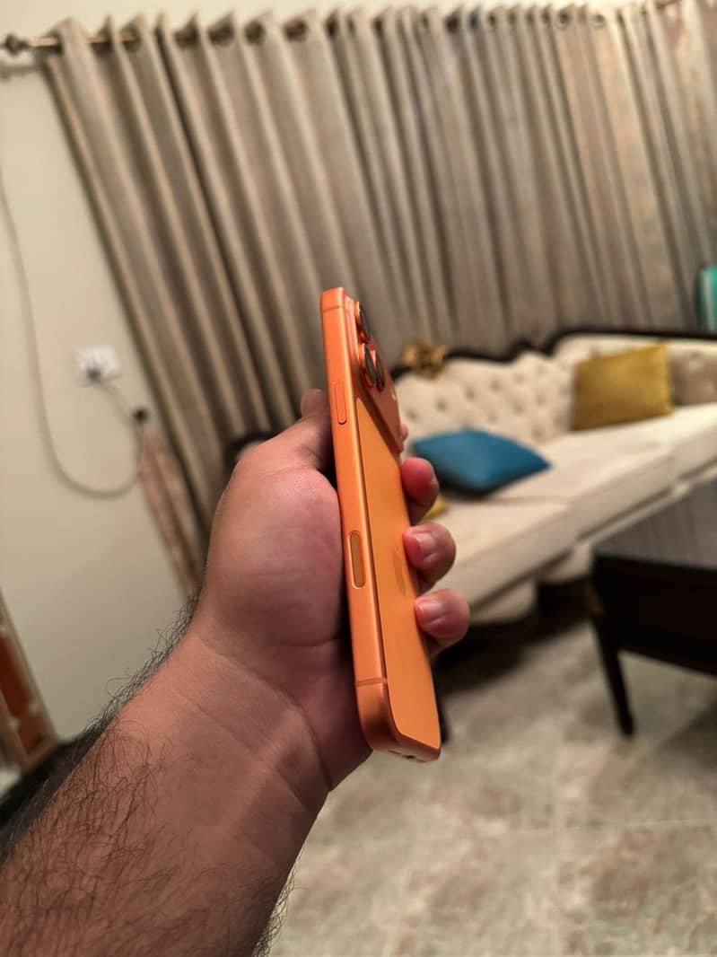 Apple iPhone 17 Pro Max 4