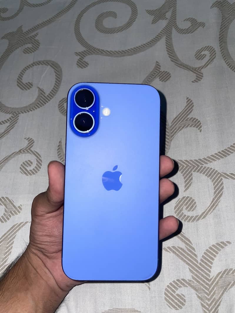 Apple iPhone 16 0