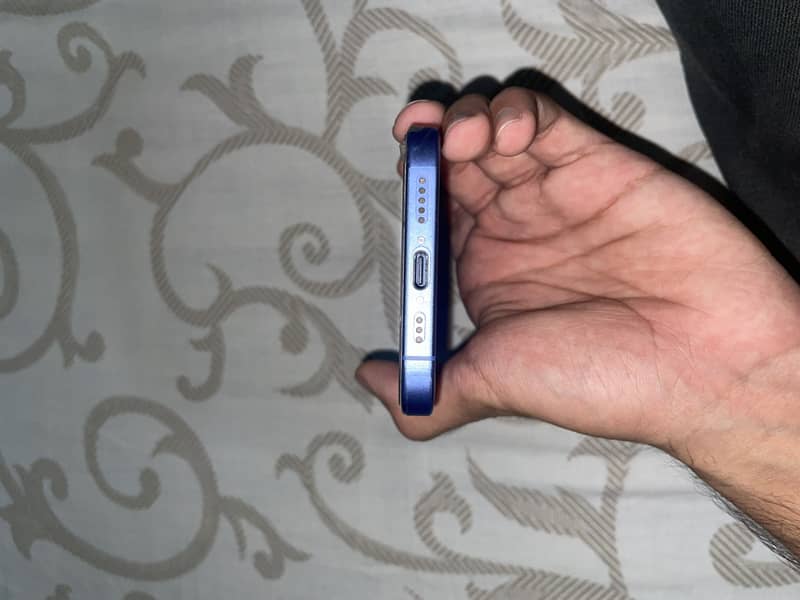 Apple iPhone 16 1