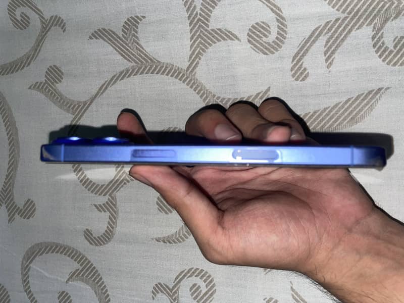Apple iPhone 16 2