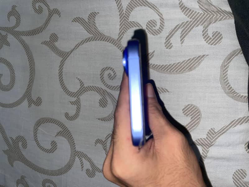 Apple iPhone 16 3