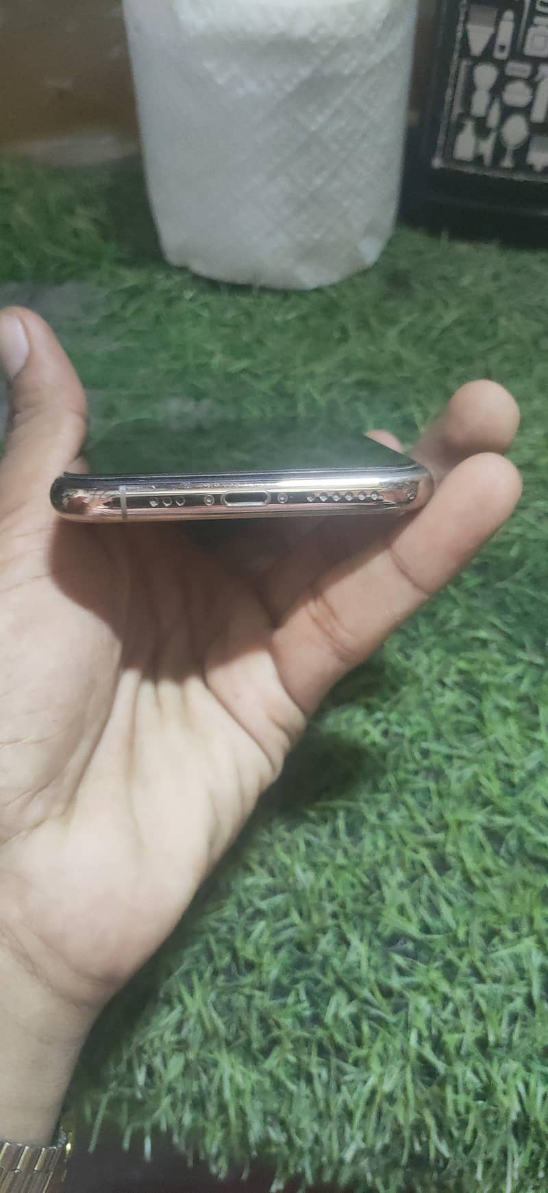 Apple iPhone XS 3