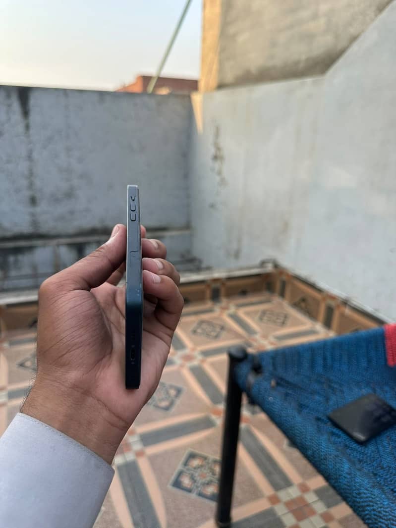 Apple iPhone 14 3