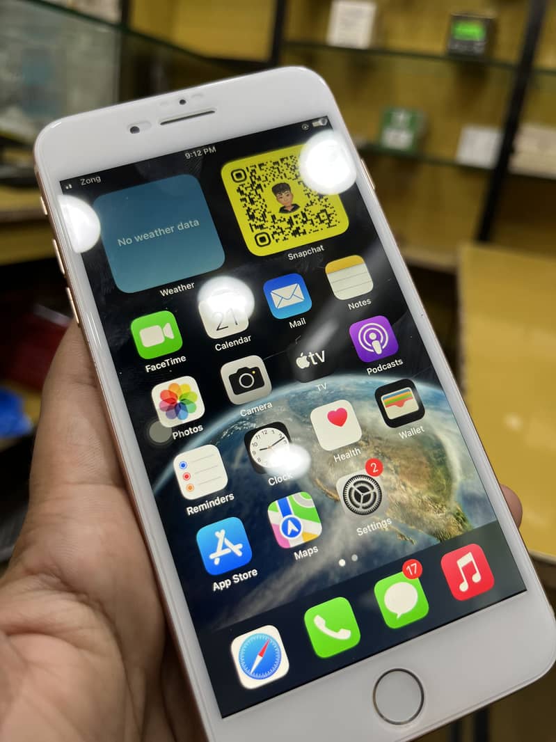 Apple iPhone 8 Plus 1
