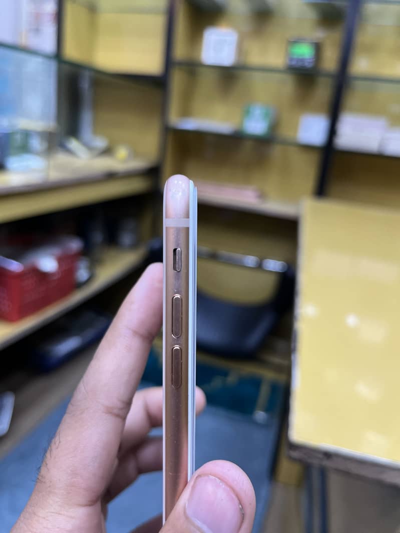 Apple iPhone 8 Plus 4