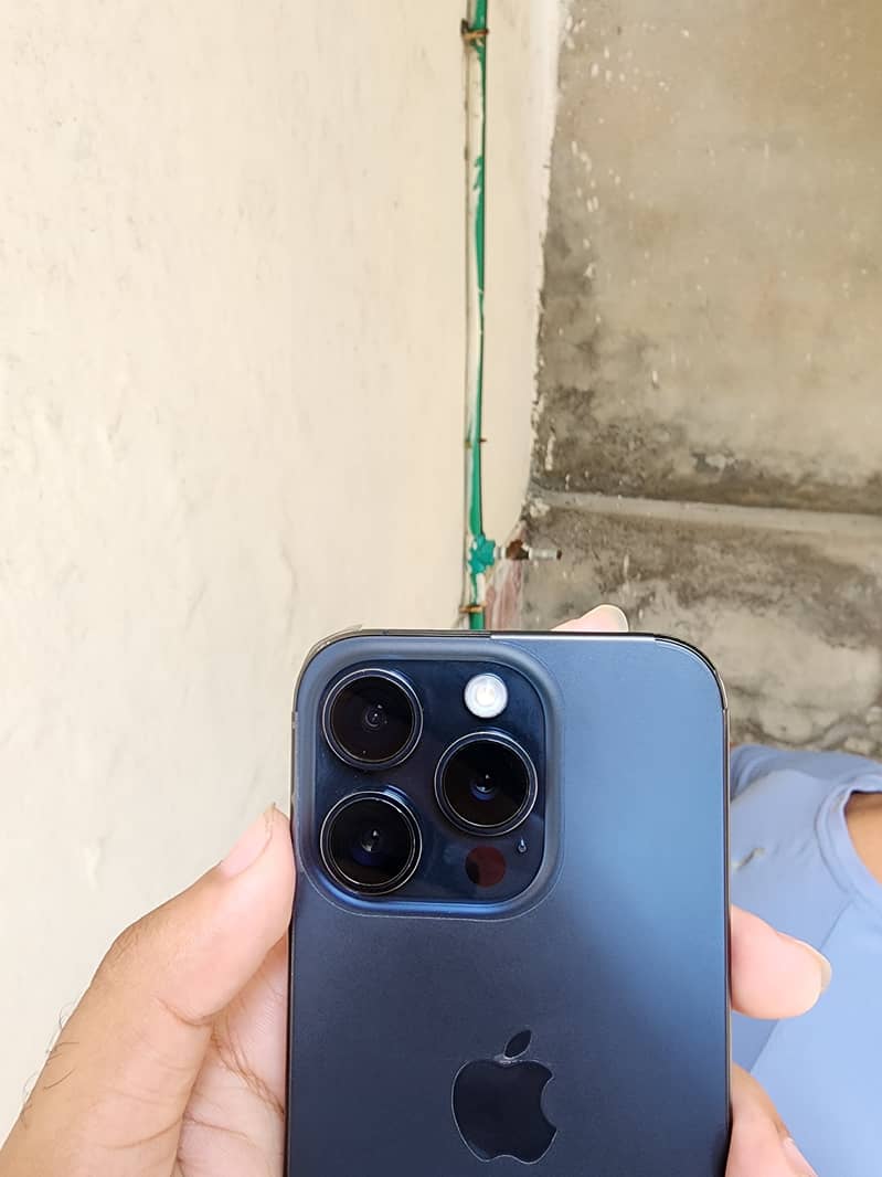 Apple iPhone 15 Pro 2