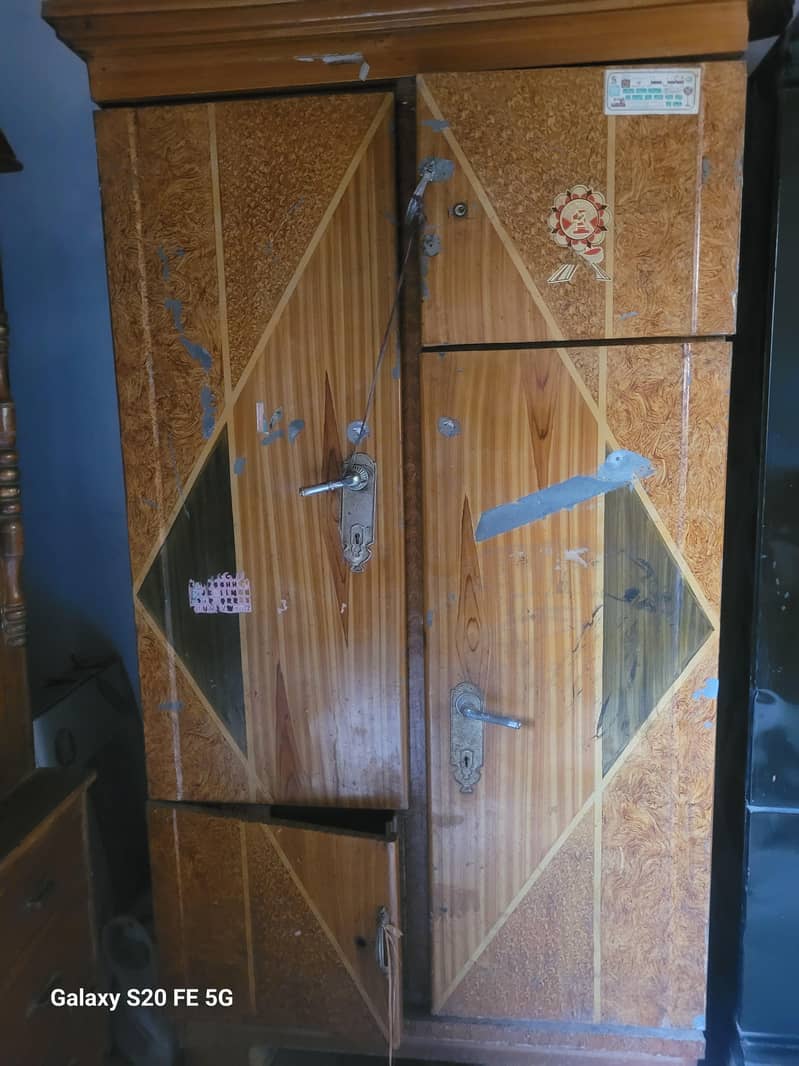 Almari Good condition 2