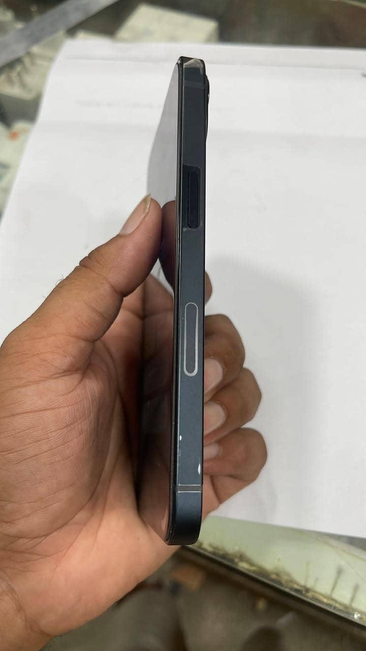 Apple iPhone 13 2