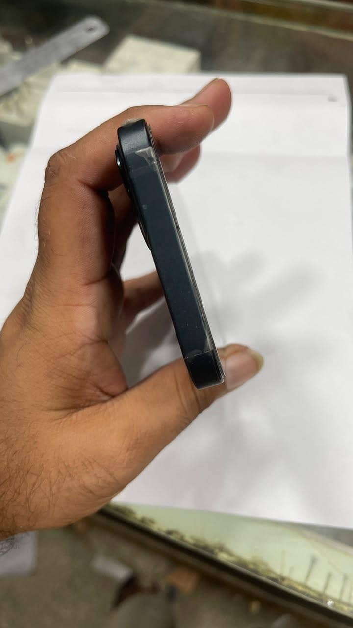 Apple iPhone 13 4
