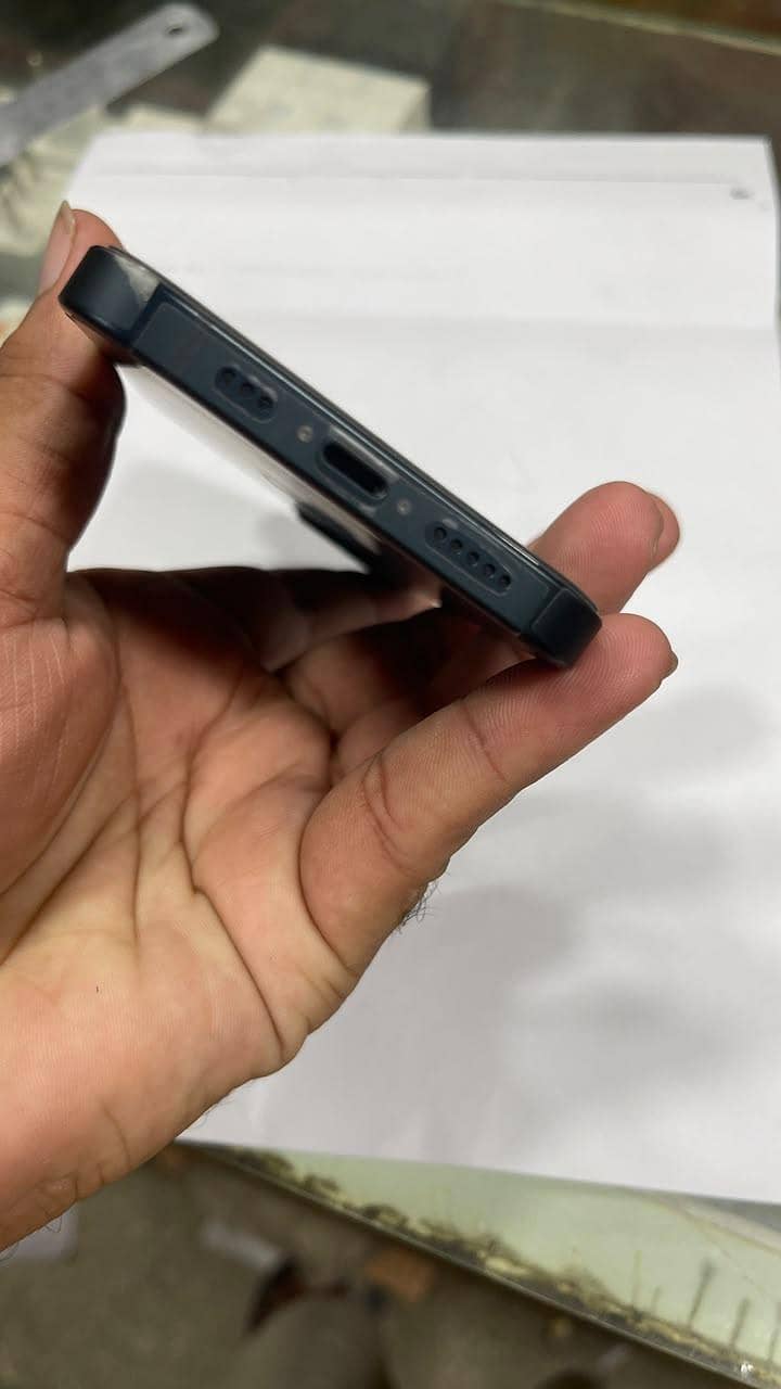 Apple iPhone 13 5