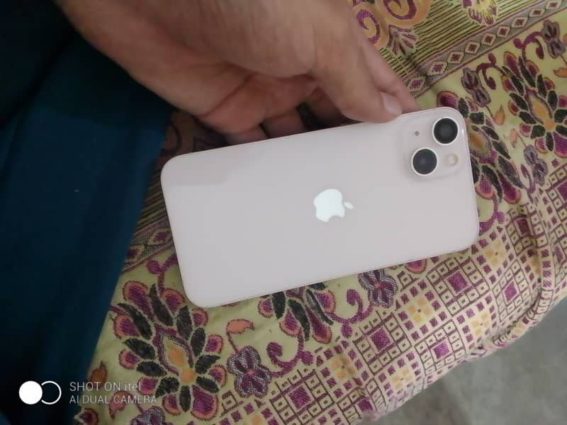 Apple iPhone 13 1