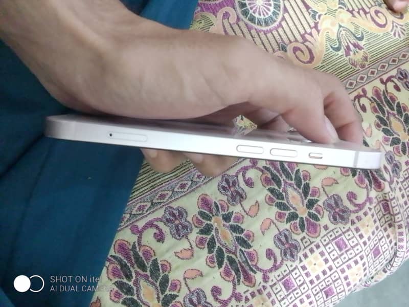 Apple iPhone 13 2