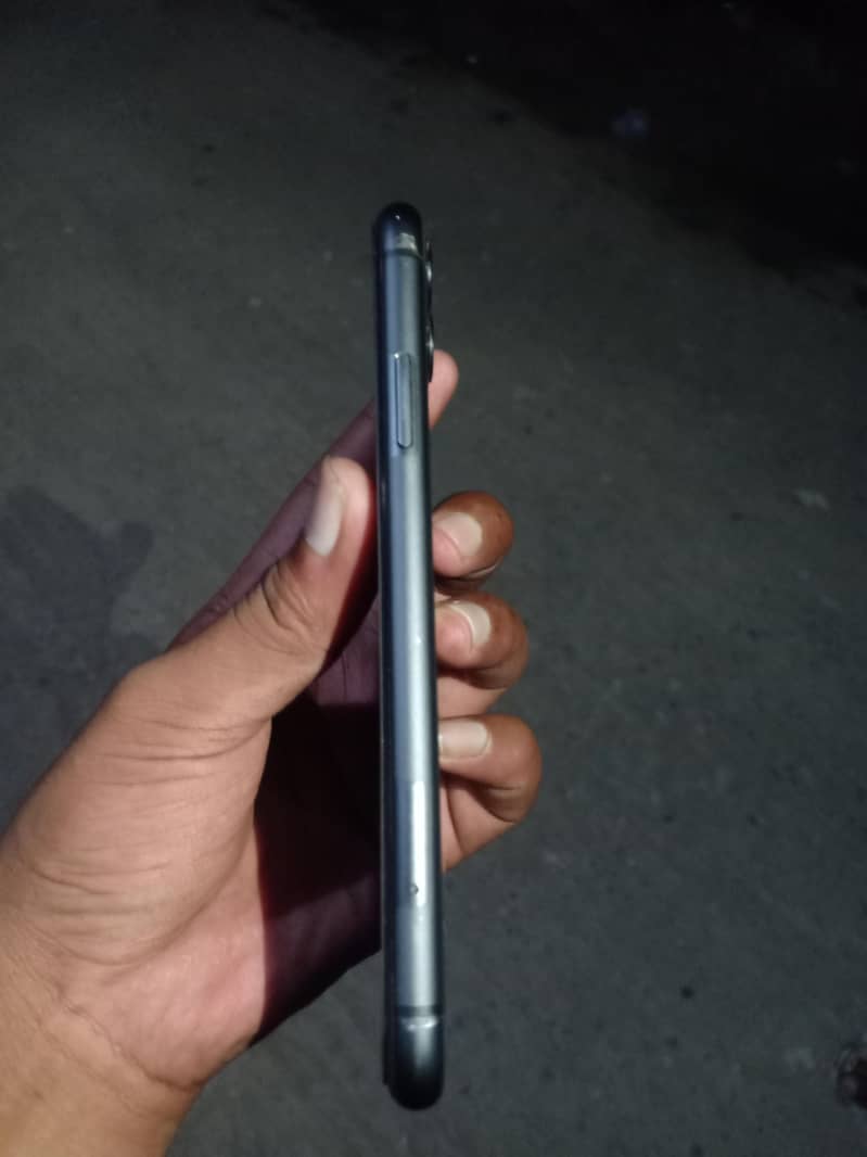 Apple iPhone 11 3