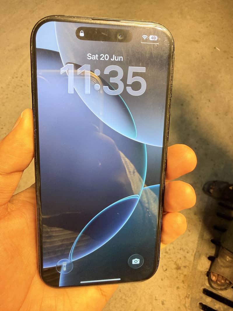 Apple iPhone 16 Pro 2