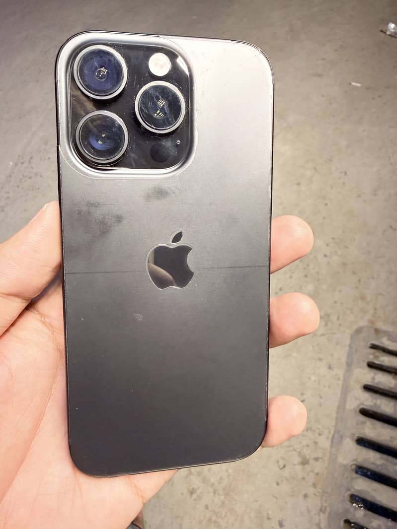 Apple iPhone 16 Pro 3