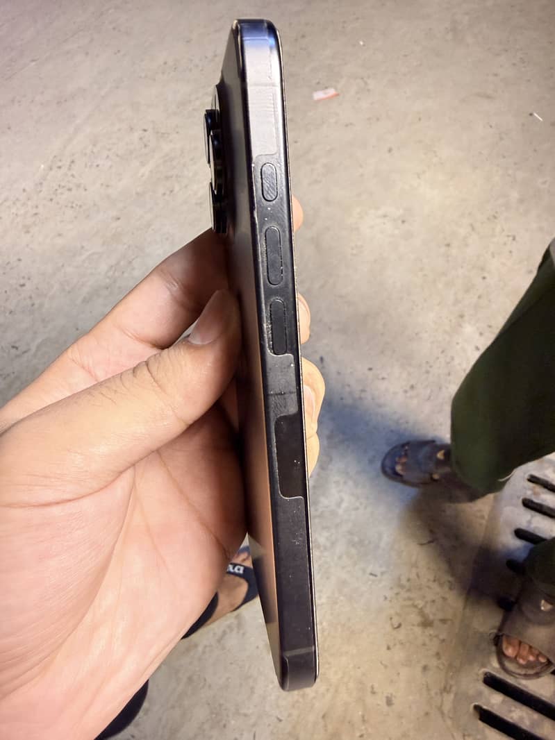 Apple iPhone 16 Pro 8