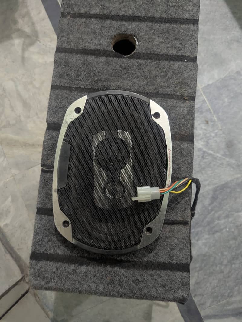Amplifier and Speaker 0