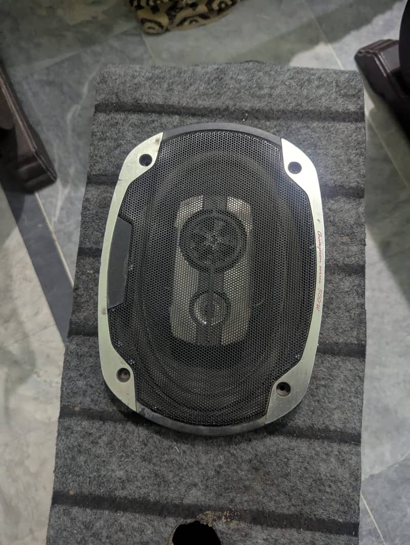 Amplifier and Speaker 2