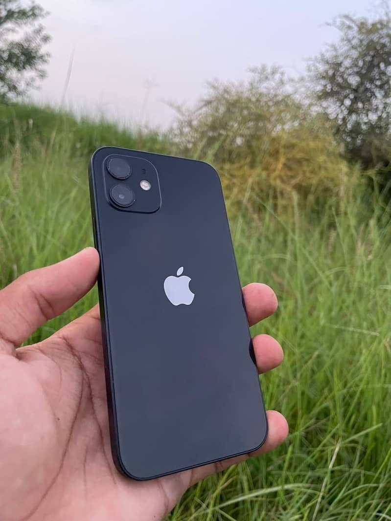 Apple iPhone 12 4