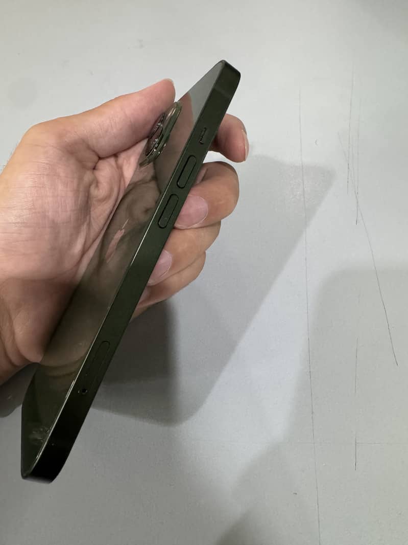 Apple iPhone 13 2
