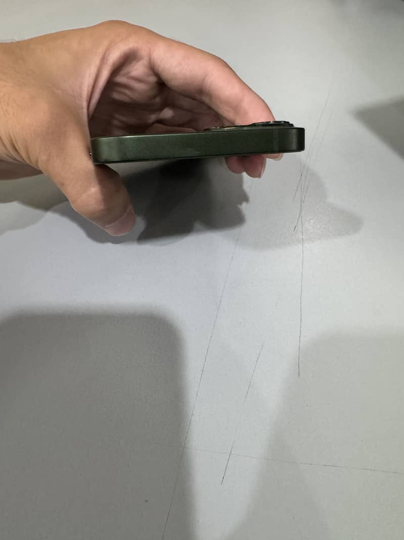 Apple iPhone 13 4