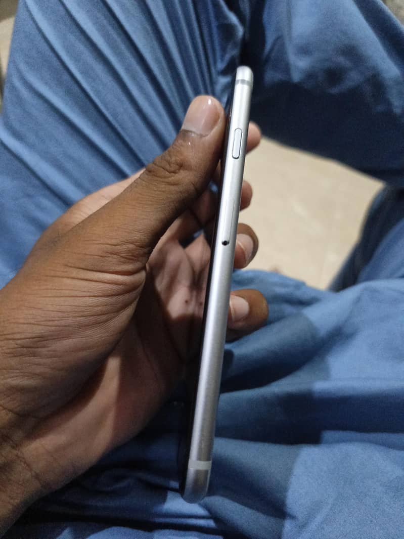 Apple iPhone 6S 1