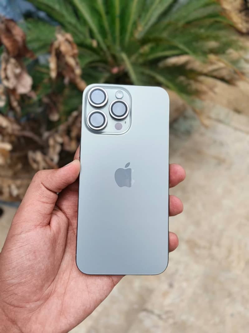 iPhone 15 Pro Max 0