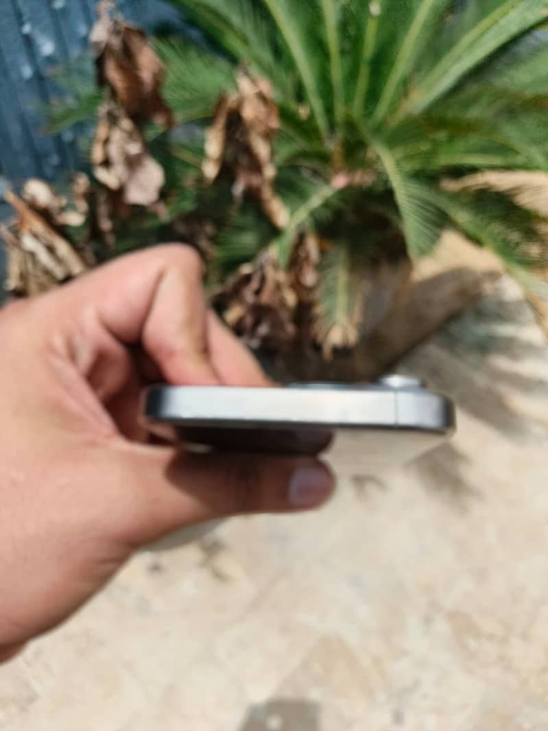 iPhone 15 Pro Max 3