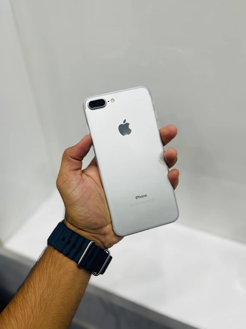Apple iPhone 7 Plus 0