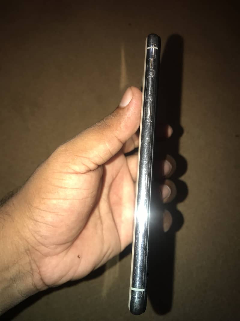 Apple iPhone 11 Pro Max 2