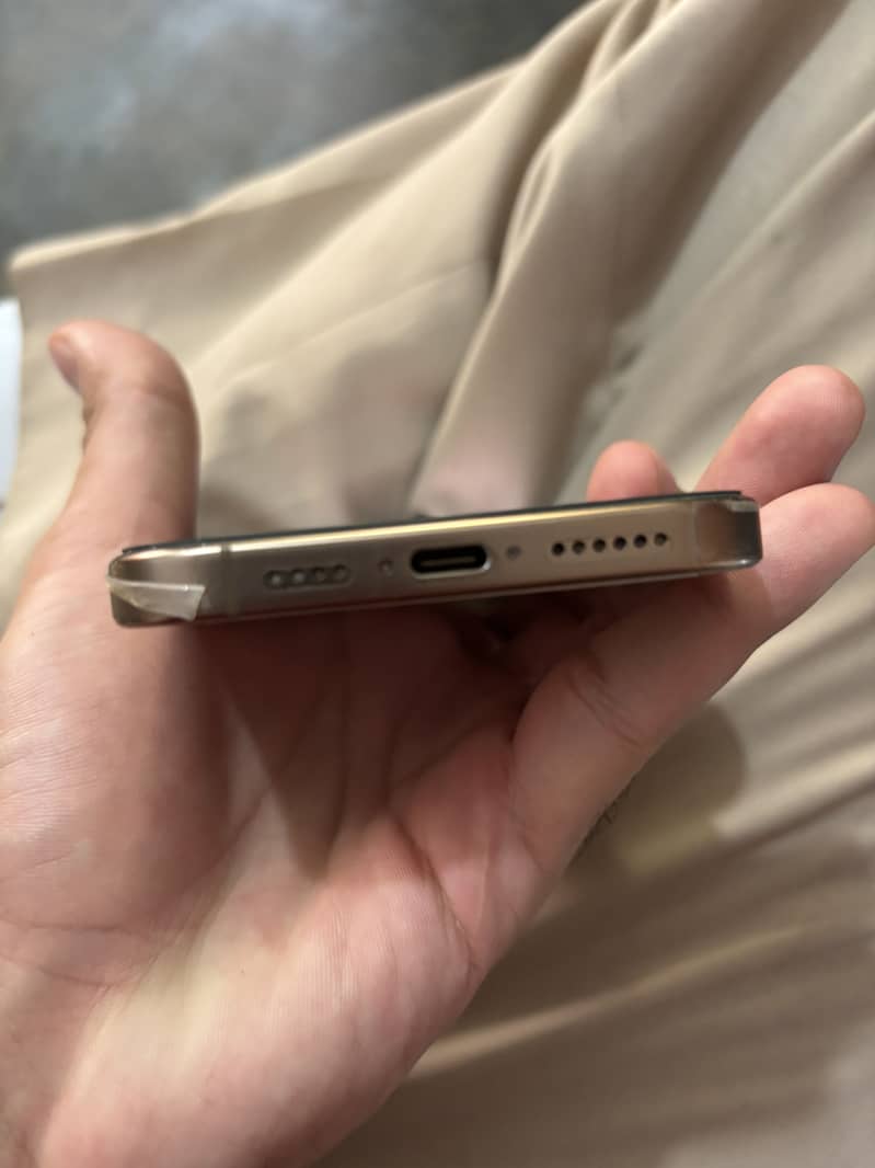 Apple iPhone 16 Pro Max 5
