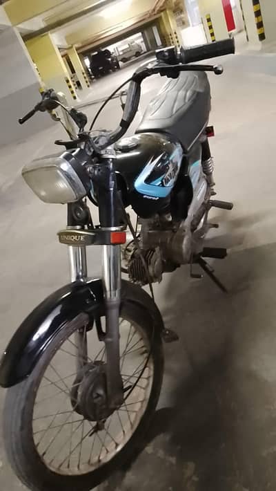 unique bike 2015 Karachi all to all okay engine okay bike okay tyre